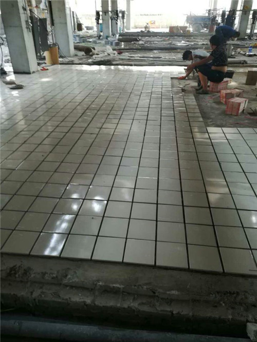 翔宇(yǔ)耐酸(suān)磚地麵施工實例